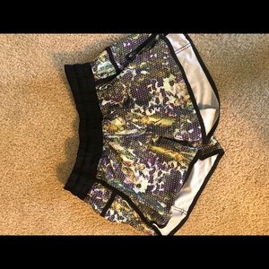 Lululemon Tracker shorts very good condition